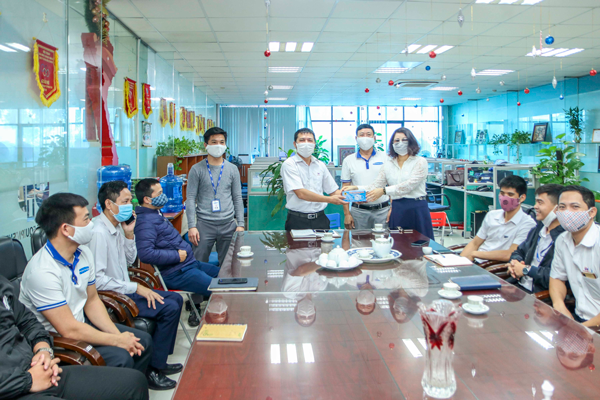 Liên đoàn Huyện Thanh Trì trao tặng khẩu trang cho TPA