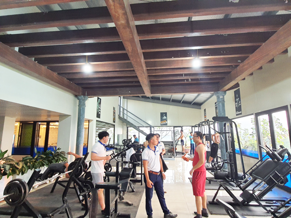Nhân viên TPA tập Gym rèn luyện sức khỏe